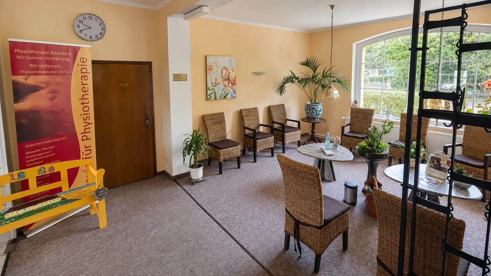 Wartebereich und Anmeldung der Physiotherapie Radestock